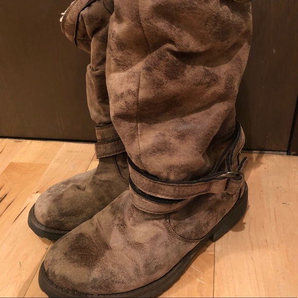 Roxy Boots - Picture 3 of 3